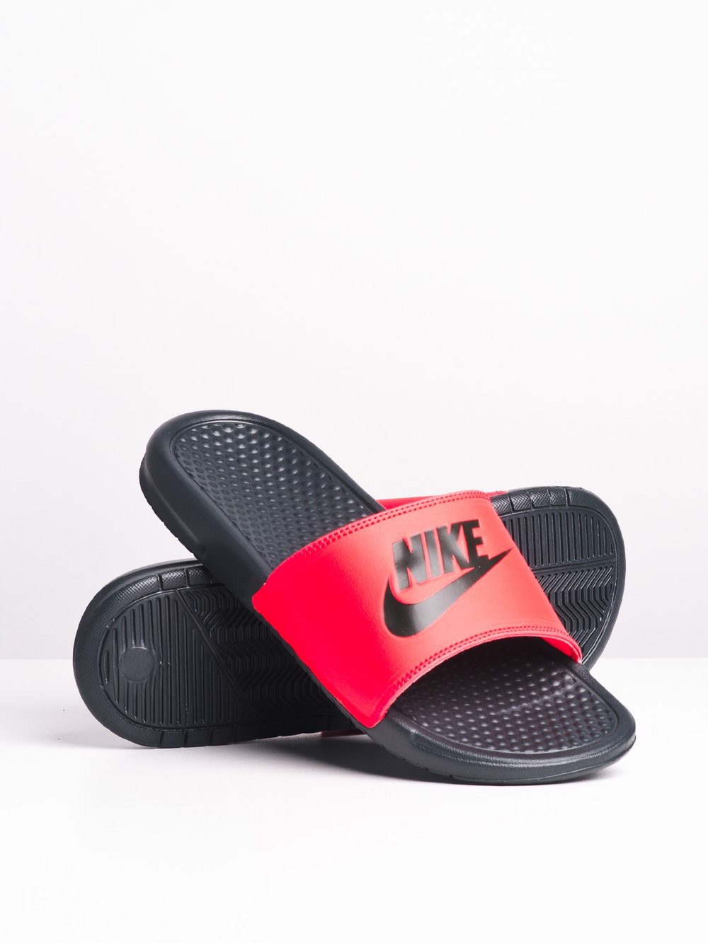 nike benassi pocket